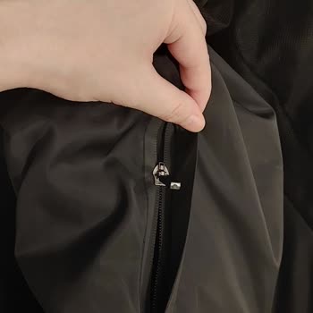 Fermuarı Bozulan Beşiktaş Yağmurluğu Ürün Kalitesine Güvenimi Sarsıyor