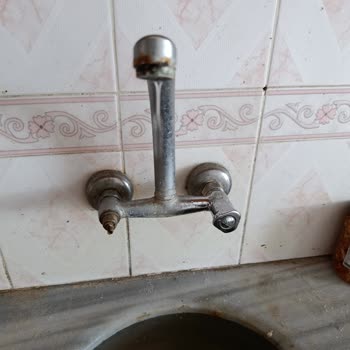 Bozuk Musluk Nedeniyle Gereksiz Su Tüketimi İçin İZSU Aboneliği Acilen Kesilsin