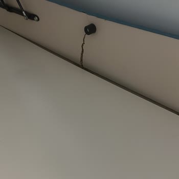 Kelebek Mobilya Baza Başlığı Üç Ayda Parçalandı, Ücretli Onarım Talebi
