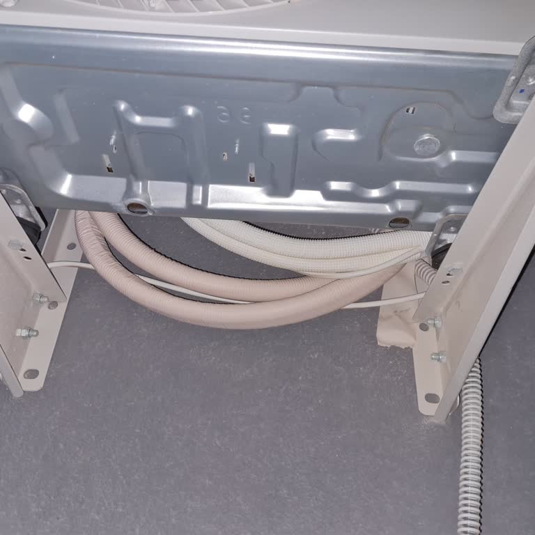 Arçelik Klimasında Tahliye Hortumu Eksikliği Ve Su Sızıntısı