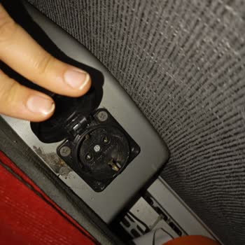 Buzlu Turizm Otobüsünde Sigara İçilmesi Ve Dikkatsiz Sürüş Yolcuları Tehlikeye Attı