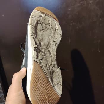 Zapatillas Skechers de mala calidad se rompen en poco tiempo, pido reembolso