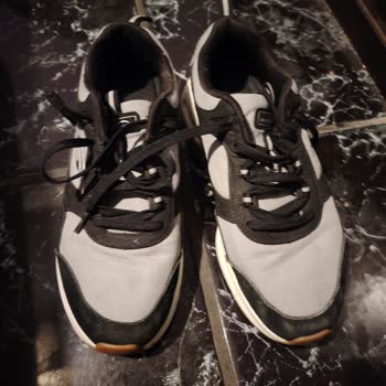 Zapatillas Skechers de mala calidad se rompen en poco tiempo, pido reembolso