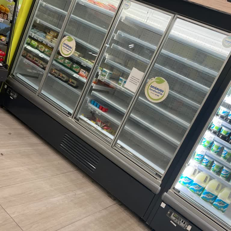 Carrefour F Blok Şubesinde Soğuk Ürün Stokları Boş Ve Mağduriyet Yaratıyor