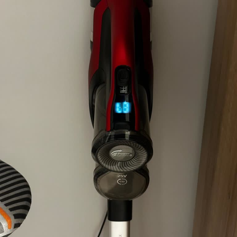 Şarj Gösterge Yüzde Doksan Üç’ten Bire Düşüyor, Süpürge Anında Kapanıyor