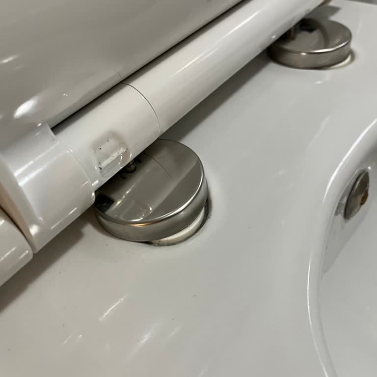 Klozet Kapak Uyumsuzluğu Ve Çözüm Üretemeyen Müşteri Hizmetleri