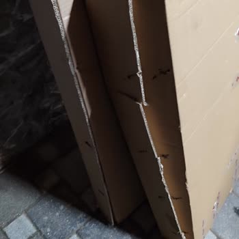 Güvenlikte Bırakılan Açık Dolabın İadesi İçin Kapıdan Alım Talebi