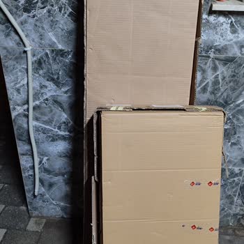 Güvenlikte Bırakılan Açık Dolabın İadesi İçin Kapıdan Alım Talebi