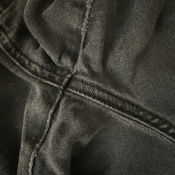 Mavi Jeanlerde Tekrarlayan Kumaş İncelmesi Ve Değişim Talebi