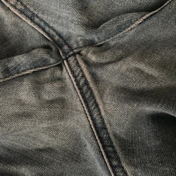 Mavi Jeanlerde Tekrarlayan Kumaş İncelmesi Ve Değişim Talebi