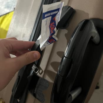 Otobüs İçindeki Düzensiz Eşyalar Bavulumu Kırdı