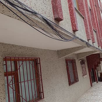 TurkNet Kablolarının Düzensiz Çekimi Görüntü Kirliliği Oluşturuyor