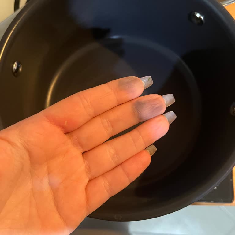 Karaca Çelik Tencere Seti Çizildi Ve Siyah Kalıntı Bıraktı