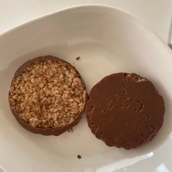 Muni (Munifoods) Alt Kısmının Hiç Çikolatayla Kaplanmaması