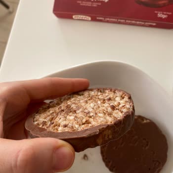 Muni (Munifoods) Alt Kısmının Hiç Çikolatayla Kaplanmaması