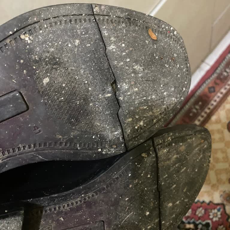 Ayakkabımın Altı Üç Ayda Yırtıldı, Kalitesiz Ürün Şikayeti