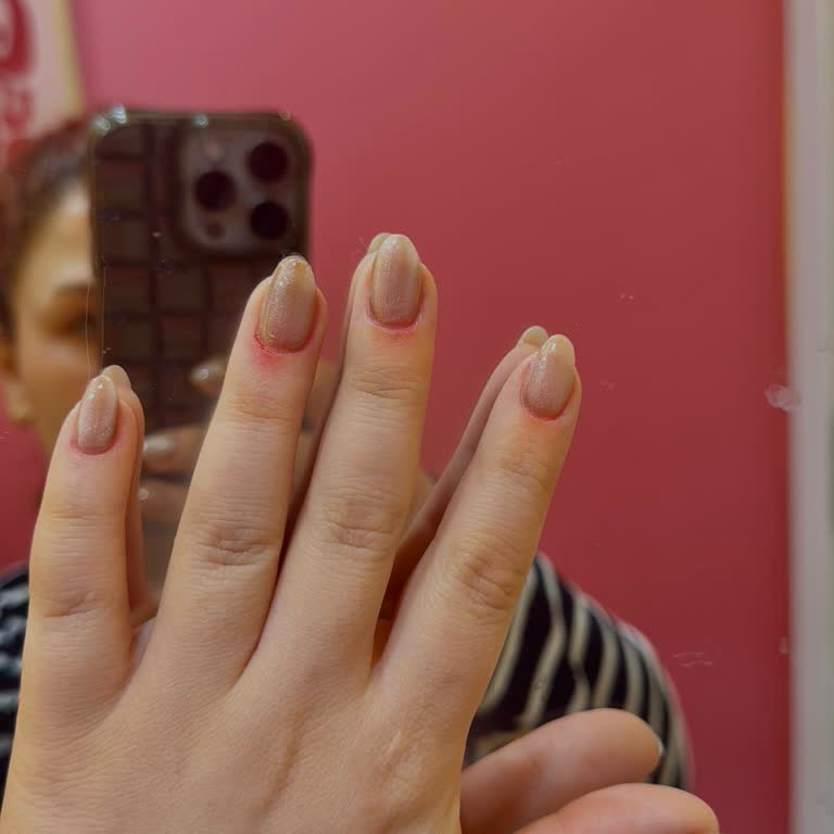 Çilek Nail House Manikürde Kanama Ve Ağrı, Umursamazlık, Tehdit Ve Hakaret