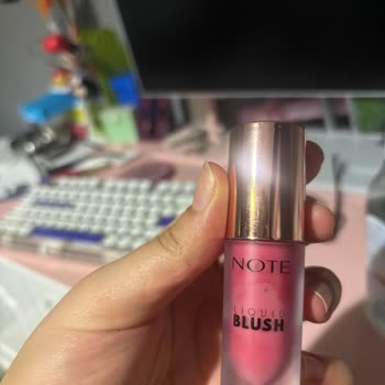 Note Markasının Liquid Blush'unda Cilt Sivilcelenmesi Ve Renk Değişikliği
