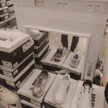 FLO Mağazasında Etiketli 1.700 TL Ayakkabı 3.000 TL Olarak Çıktı Ve Müşteri Mahcup Edildi