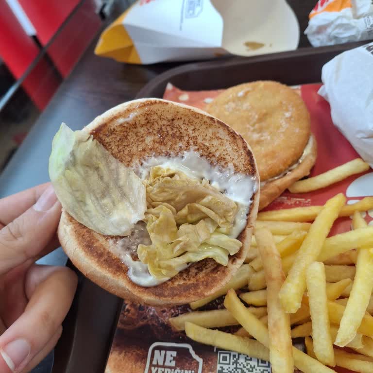 Balıkesir Burger King Şubesinde Bozuk Marul Ve Hijyen Sorunu