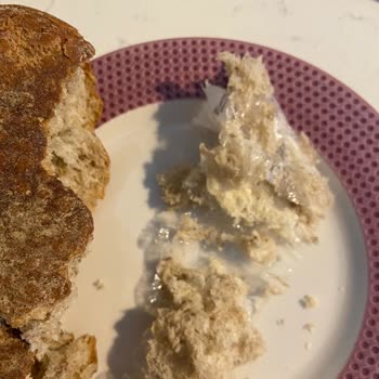 A101 Şubesinde Ekmeğin İçinden Plastik Poşet Çıktı