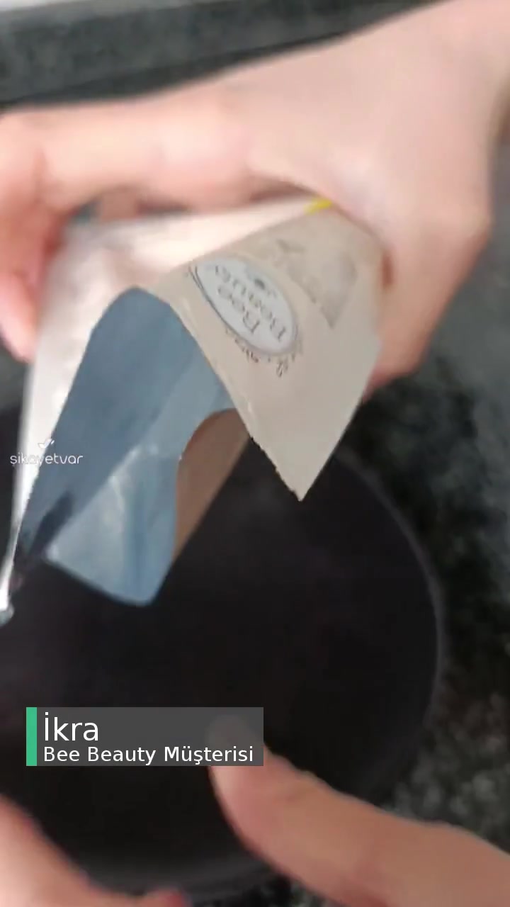 Bee Beauty Kağıt Maske İçinde Maske Yok! videonun kapak resmi