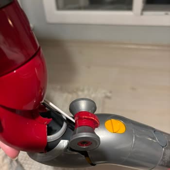 Dyson V15 Adaptörünün Garanti Altında Ücretli Satılması Müşteriyi Hayal Kırıklığına Sürükledi