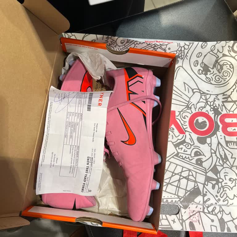 Tek Kullanımda Tabandan Kırılan Nike Krampon İçin Ayıplı Ürün İadesi Talebi