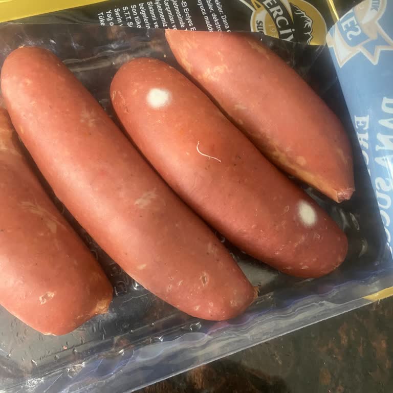 Erciyes Markalı Sucukta Küf Sorunu: Sağlık Endişesi Ve İade İsteği