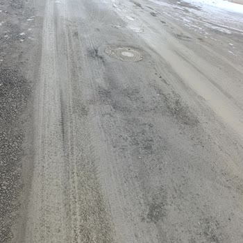 Vatan Sokak'taki Bozuk Yol Ve Çukurlara Kalıcı Onarım Talebi