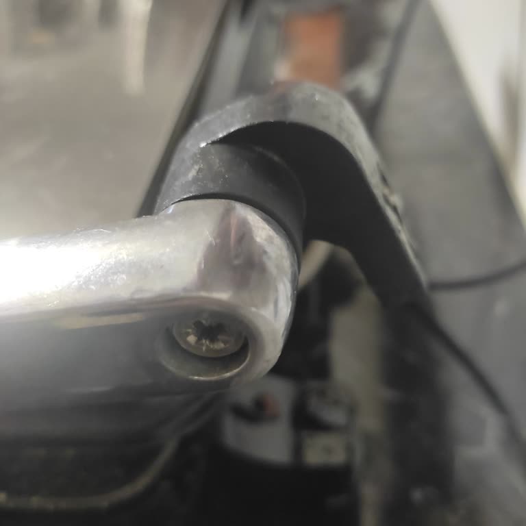 Plastik Menteşe Isıya Dayanıksız, Yedek Parça Temin Edilemiyor