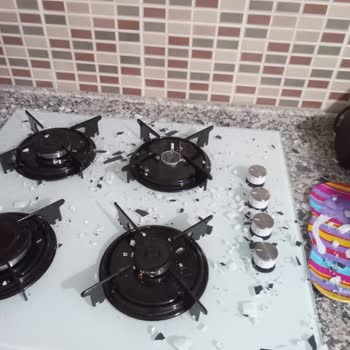 Davlumbaz Çökerek Ocağa Düşmesi Ve Servis Yanıtı Olmaması