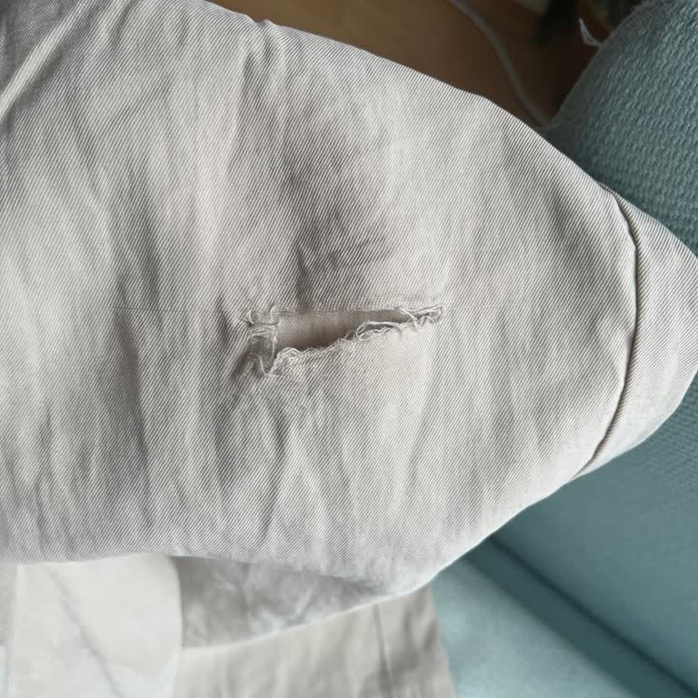 Yıkama Sonrası Açılan Dikiş Ve Mağaza Personelinin Kaba Tutumu