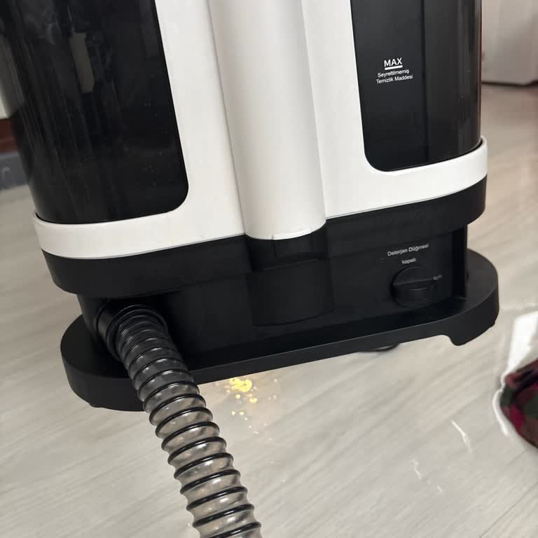 Yeni Aldığım Koltuk Yıkama Makinesinde Su Püskürtme Sorunu Ve Altından Su Kaçağı