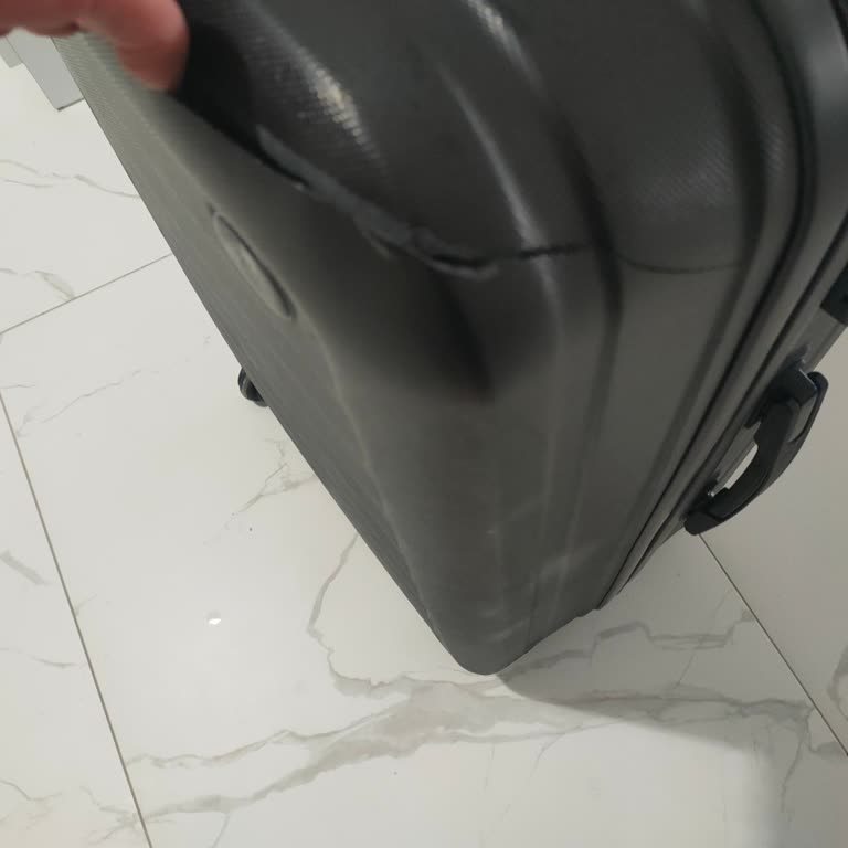 Pegasus Uçuşunda Valizim Kırıldı, Personel Dikkatsizliği