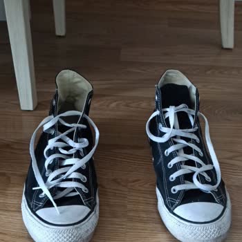 Üretim Hatası Nedeniyle Garantili Converse Chuck Taylor Ayakkabının Onarımı Ve Değişimi İçin Talep