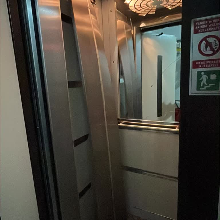 Profilo Teslimat Personeli Asansörü Kırdı, Ek 950 TL Ücret İstendi
