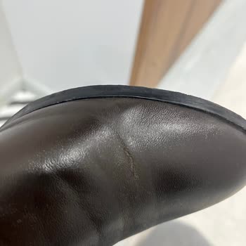 Sadece Birkaç Kullanımdan Sonra Deri Bot Yırtıldı: Kalite Şikayeti Ve İade Talebi