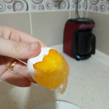 Profilo Buzdolabının Alt Bölümü Sürekli Donuyor, Servis Parça Değiştiriyor Ama Sorun Çözülmüyor