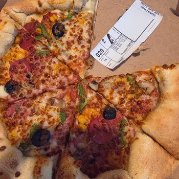 Domino's Şubesinde Pişmemiş Ve Küçük Pizzalar Güvenimizi Zedeledi