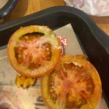 Arby's Hamburgerindeki Çürük Domates Ve Umursamaz Personel