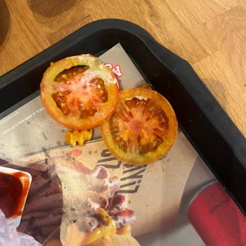 Arby's Hamburgerindeki Çürük Domates Ve Umursamaz Personel