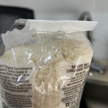 Bebek Pirinçinde Böcek Ve Siyah Parçalar