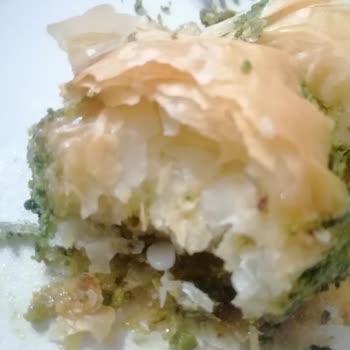 Baklava İçindeki Plastik Parça Dişimi Kırdı, Şikayetime Cevap Gelmedi