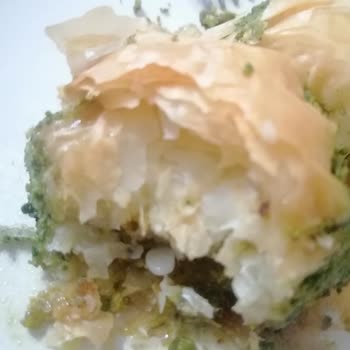 Baklava İçindeki Plastik Parça Dişimi Kırdı, Şikayetime Cevap Gelmedi