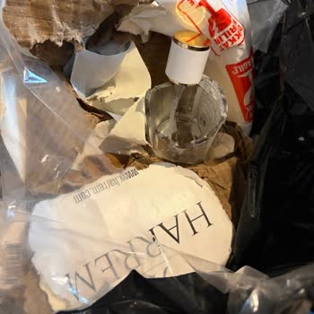 Kırık Cam Şişe Ve İade Sürecinde Yardımsızlık