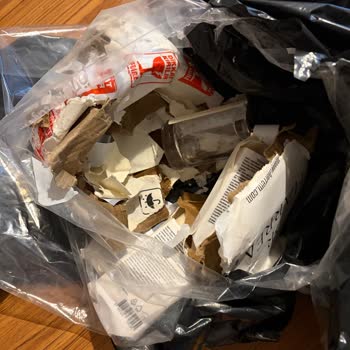 Kırık Cam Şişe Ve İade Sürecinde Yardımsızlık