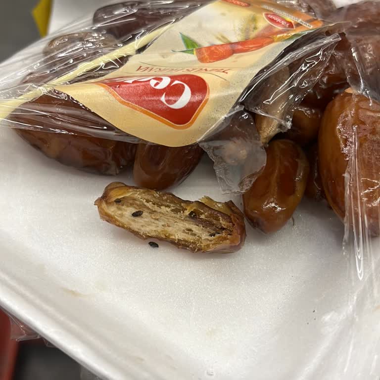 Böcekli Hurma Şikayeti Ve Marketin Yetersiz Cevabı