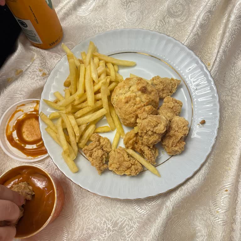 Popeyes’ten Gelen Siparişte Nugget Eksikliği Ve Soğuk Bayat Yemek Şikayeti