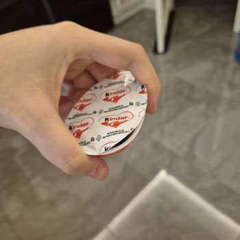 Kinder Joy Çikolatasında Beyaz Kabarcıklar Ve Hijyen Endişesi